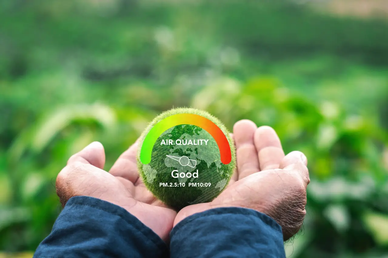 Measuring air quality with a green sphere